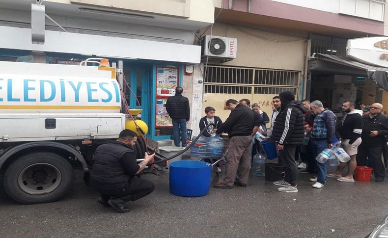 Konak’ta tankerle su desteği devam ediyor