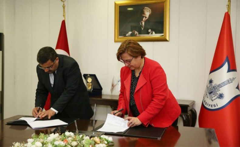 Konak'ta tarihi kurtaran imza