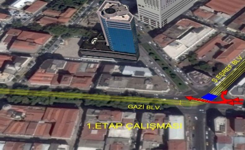 Konak Tramvayı'nda sıra Gazi Bulvarı-Şair Eşref kesişiminde