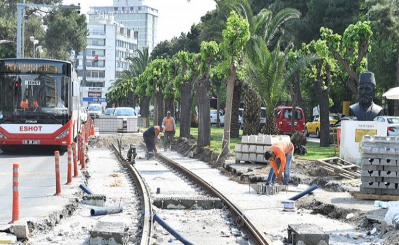 Konak Tramvayı nefes nefese