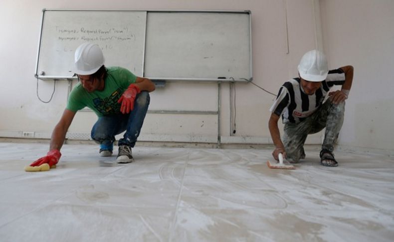 Konak'ta öğrenciler tatilde okullar tadilatta