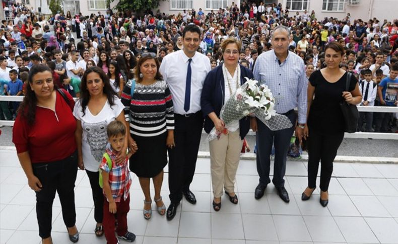 Konaklı öğrenciler ilk derslerini yenilenen okullarında yaptı