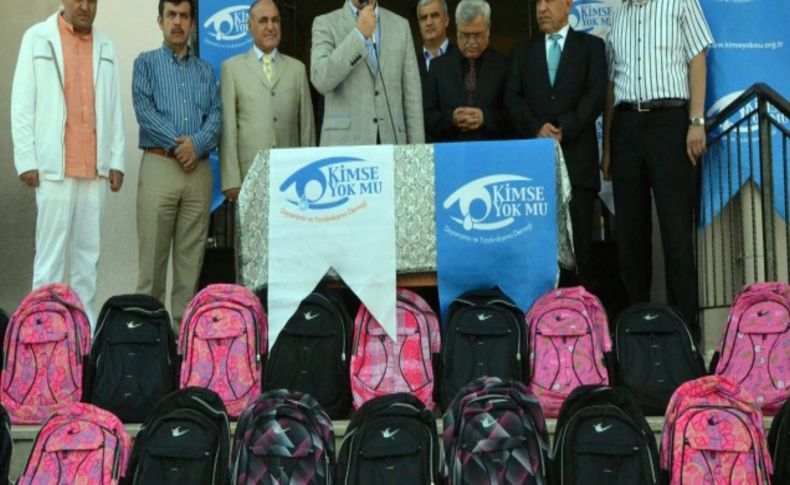 Konya Kimse Yok Mu, 7 bin öğrenciye kırtasiye paketi hediye etti
