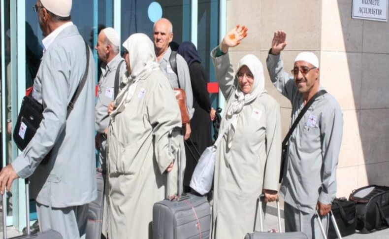 Konya'dan ilk hacı kafilesi dualarla uğurlandı