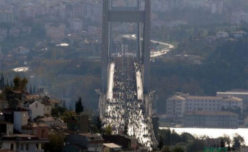 Köprü yine sallandı