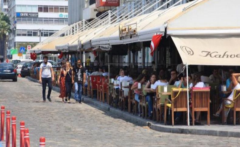 Kordon'da yaya kaldırıma çıkamıyor