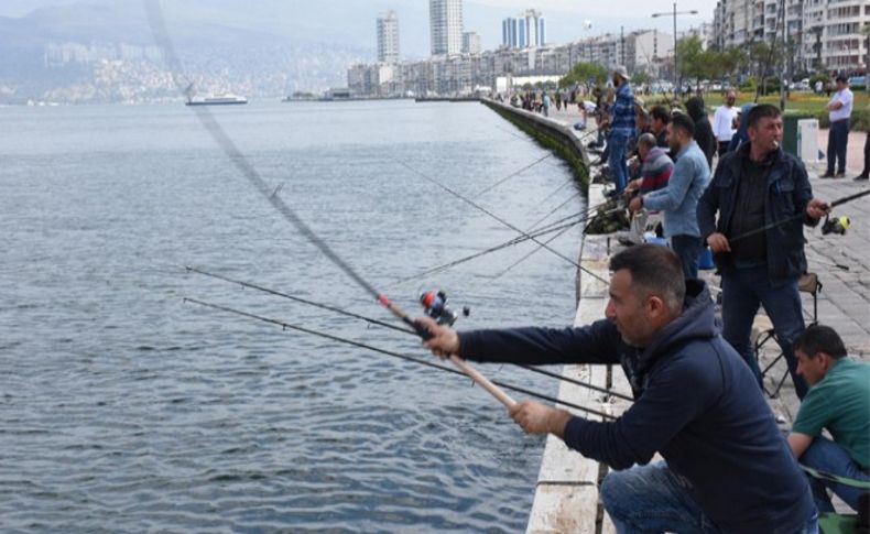 Körfez olta balıkçısının yüzünü güldürüyor