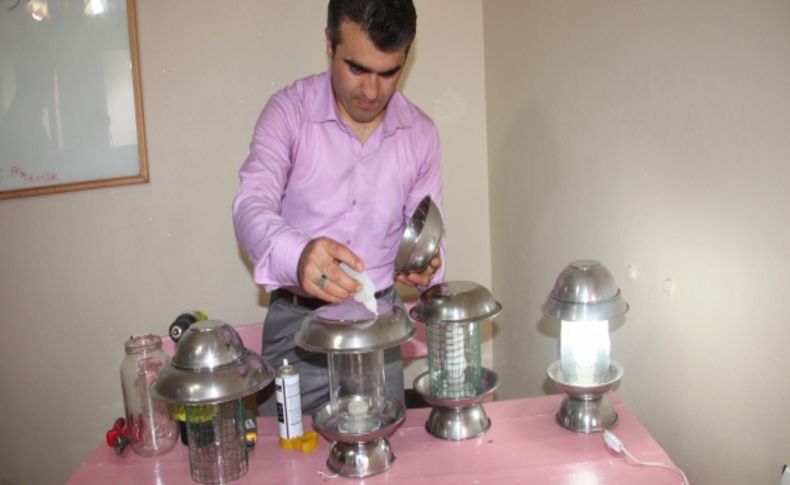 Köy imamı, caminin her eksiğini kendisi gideriyor