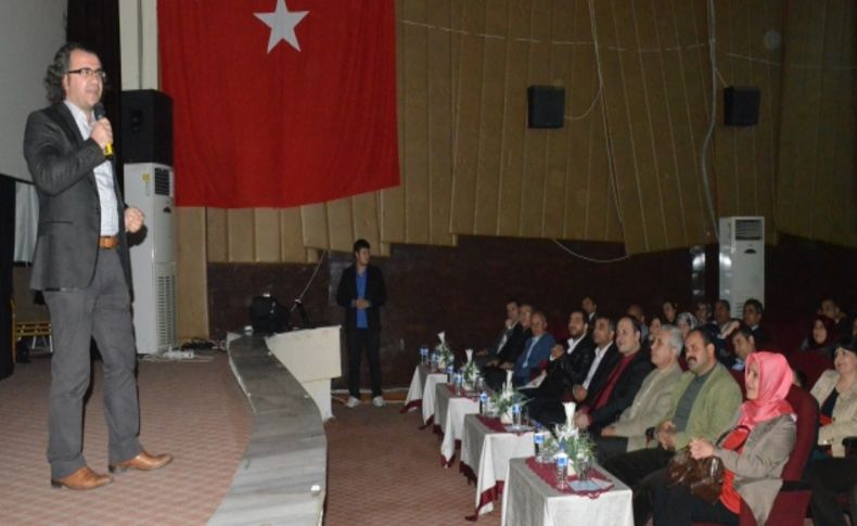 Kozan'da 'Neslin inşasında öğretmenin rolü' anlatıldı