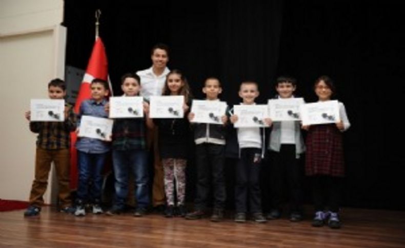 Karşıyaka'da miniklere satranç turnuvası