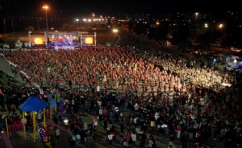 Karşıyaka'da Cumhuriyet coşkusu rekorla taçlandı