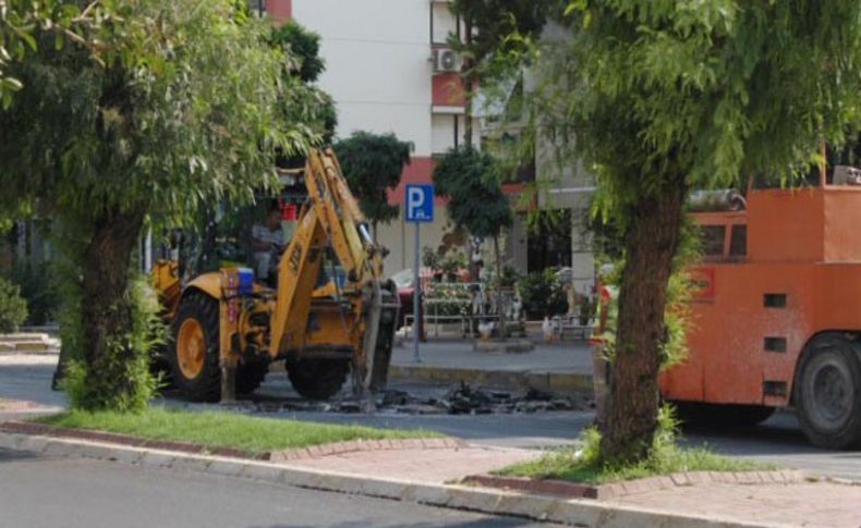 Karşıyaka'da iş makinesi yeraltı otoparkının tavanını deldi: Faciadan dönüldü!