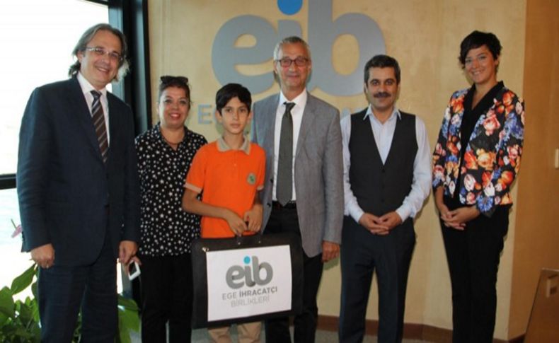 Küçük ressama ilk ödül EİB'ten