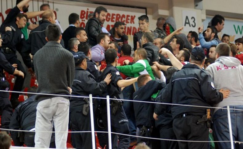 Karşıyaka taraftarına tezahürat soruşturması