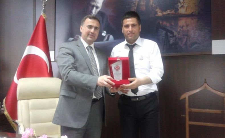 Kültür Müdürü Başaran'dan Dicle'ye plaket