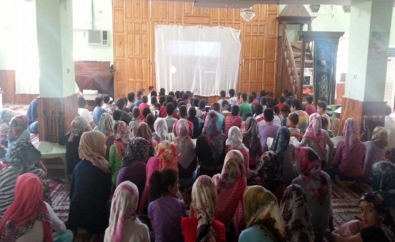 Kur’an kursu öğrencileri ‘Gençlik Şüheda’nın İzinde' belgeselini izledi