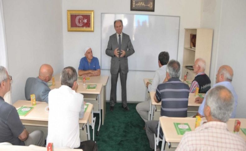Kur'an kursunun açılışını CHP'li başkan yaptı