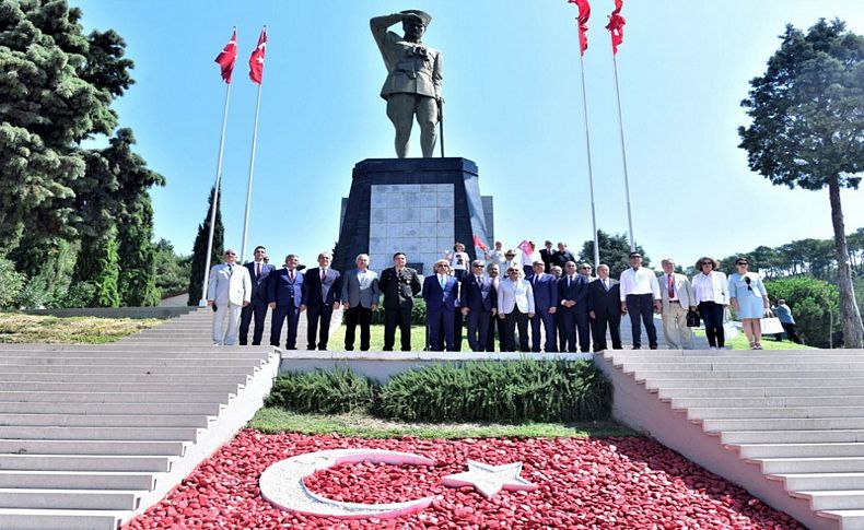 Kurtuluşun 97. Yılı Ata'nın İzmir'e baktığı yerde kutlandı