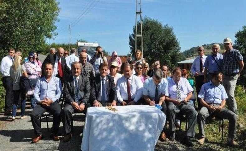 Kuru fasülye dikim tanıtımı için tarla günü düzenlendi
