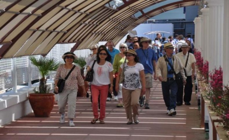 Kuşadası'na sezonun son gemisi geldi