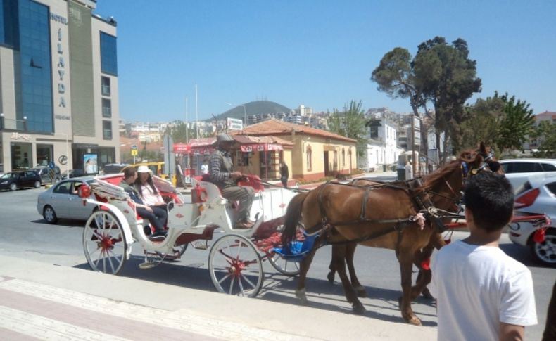 Kuşadası’nda fayton sefası başladı