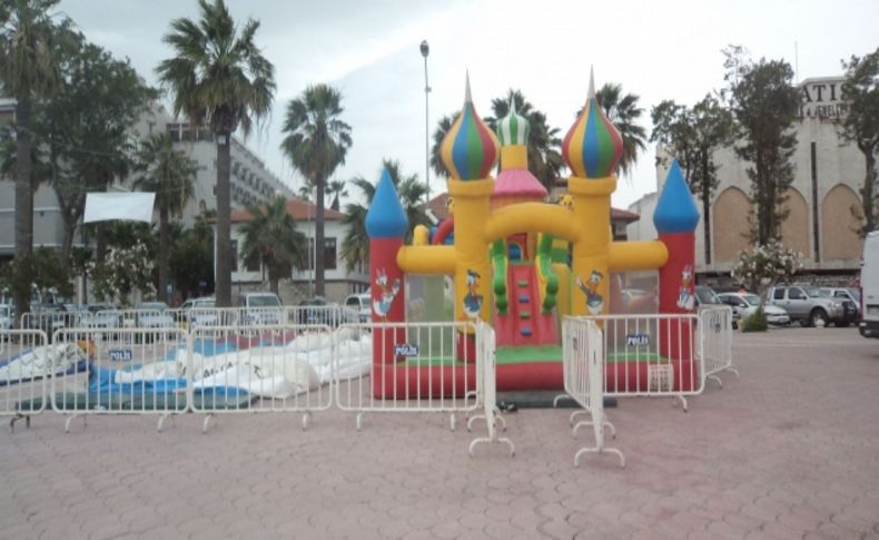 Kuşadası’nı bugün şiddetli rüzgarlı kapalı hava etkiliyor