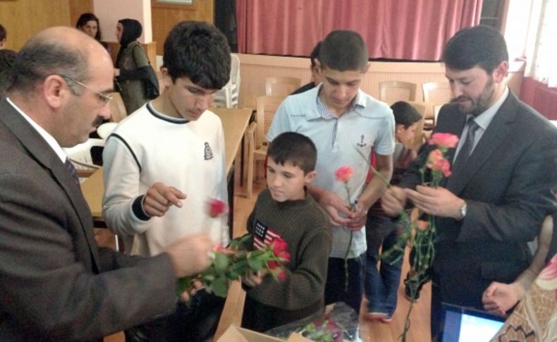 Kutlu Doğum etkinlikleri kapsamında kimsesiz çocuklara ziyaret