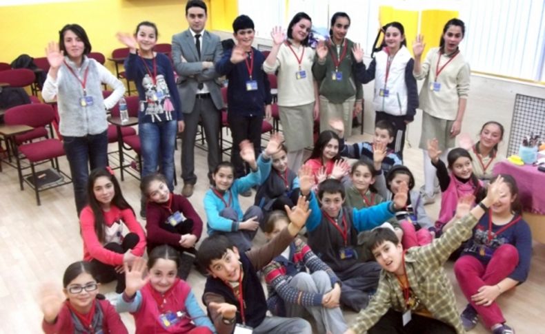 Ladikli öğrenciler, 10 farklı dilde şarkı söyleyecek