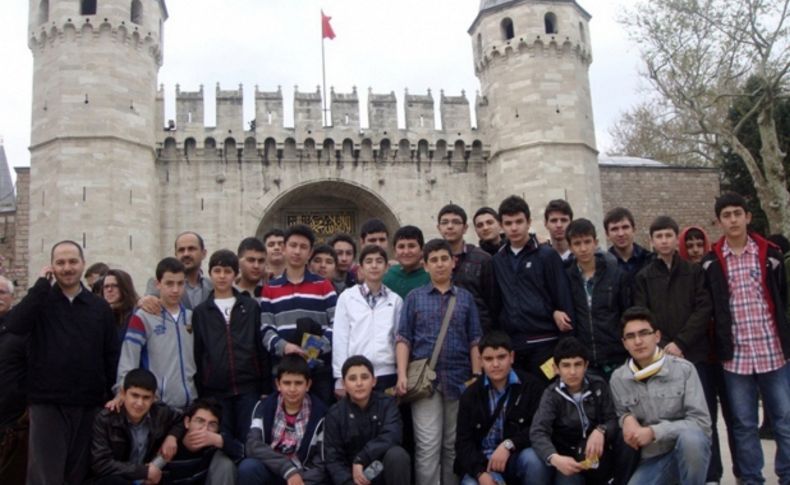 Lara Koleji öğrencileri SBS öncesi stres attı