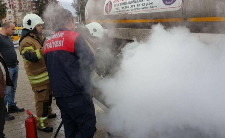 Lastiği bomba gibi patlayan tanker korkuttu