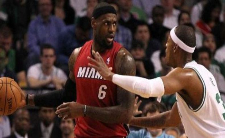 LeBron tek başına Celtics'i yıktı...