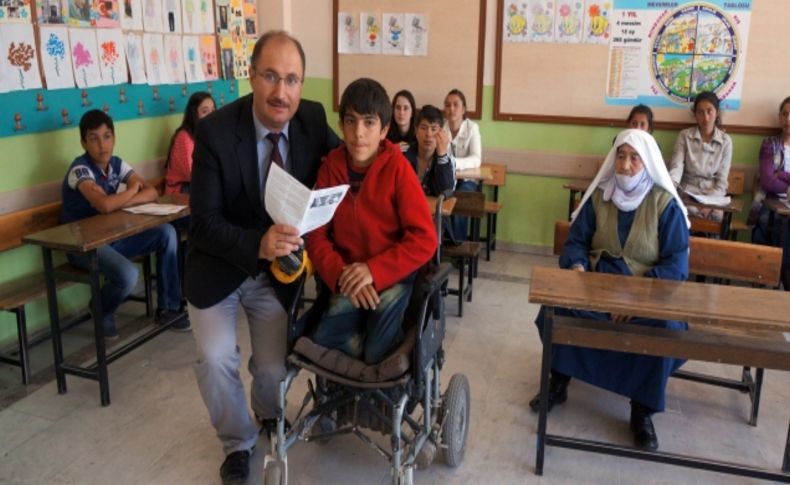 'Leğendeki Mahsun çocuk' ilköğretimden mezun oldu