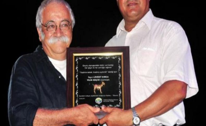 Levent Kırca'ya 'yılın keçisi' ödülü