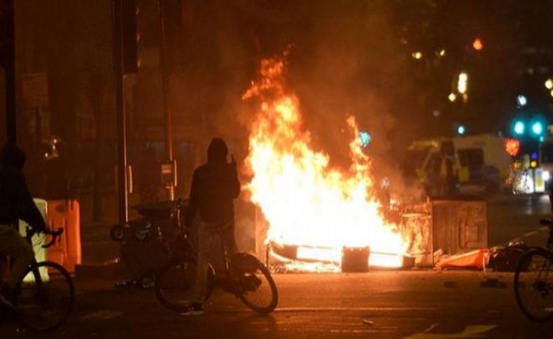 Londra'da isyan; Halk sokağa döküldü