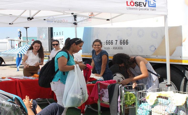 LÖSEV 'İyilik Tırı' İzmir'de