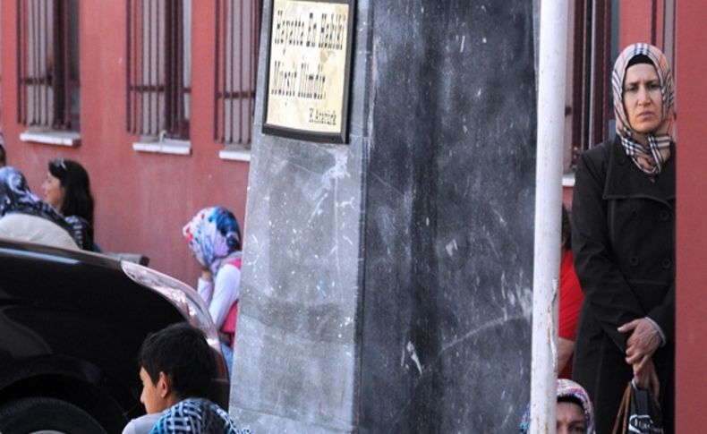 LYS sınavı için öğrenciler içerde aileleri dışarda ter döküyor