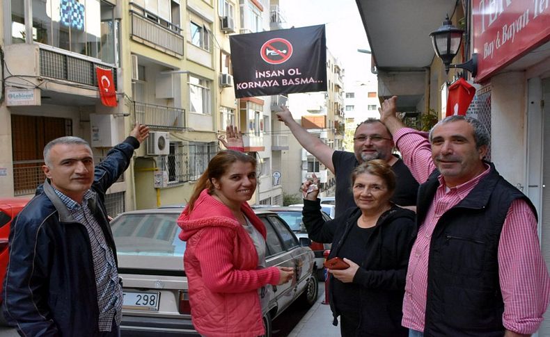 Mahalle sakinlerinden korna sesine afişli çözüm