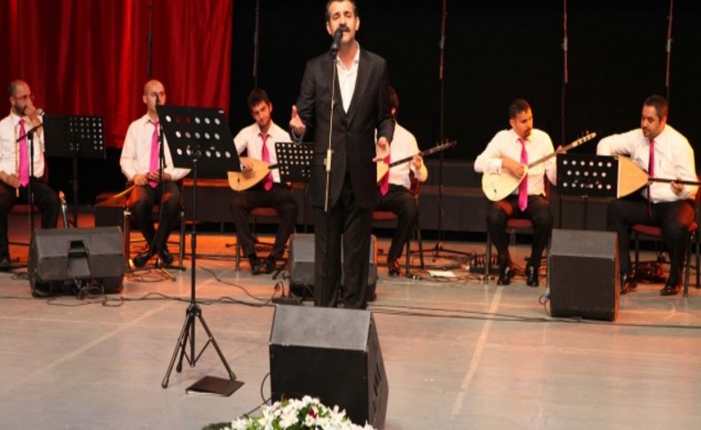 Mahsuni Şerif, Bayraklı'da Türküleriyle Anıldı