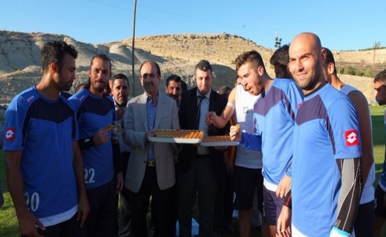 Malatyalı işadamlarından Yeni Malatyasporlu futbolculara destek