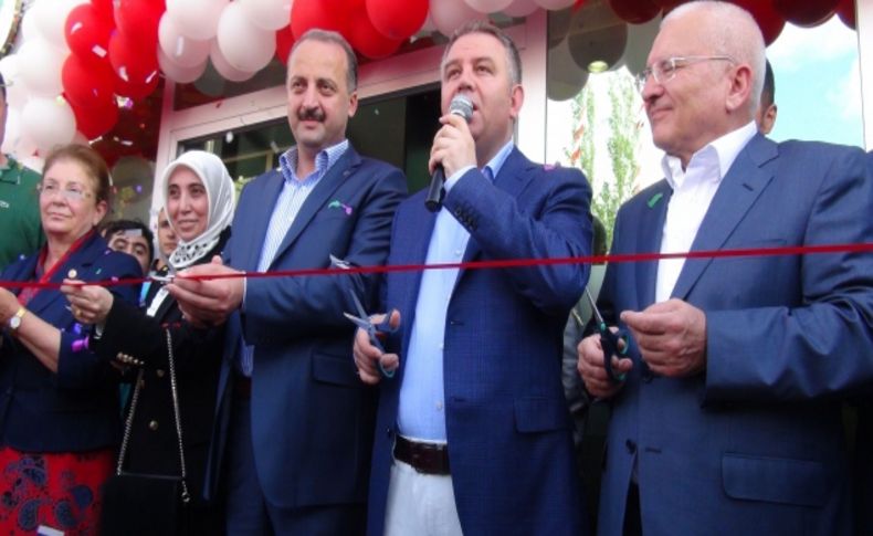 Mamak halkı yeni yüzme ve spor tesislerine kavuştu