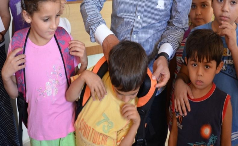 Manavgat'ta 500 öğreniciye kırtasiye yardımı