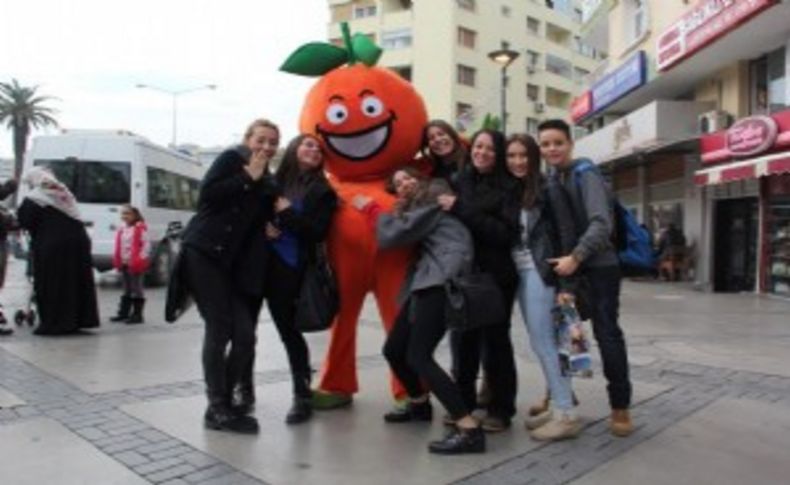 Mandi İzmir Sokaklarında