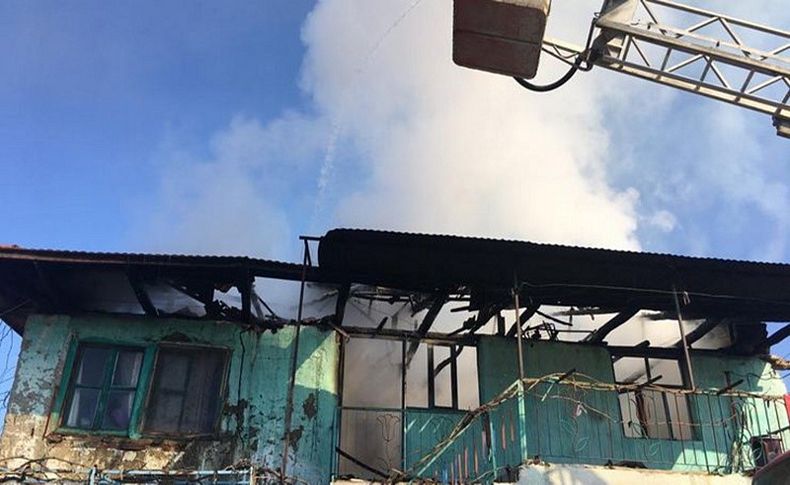 Manisa'da baca temizliği yaparken evi yaktı