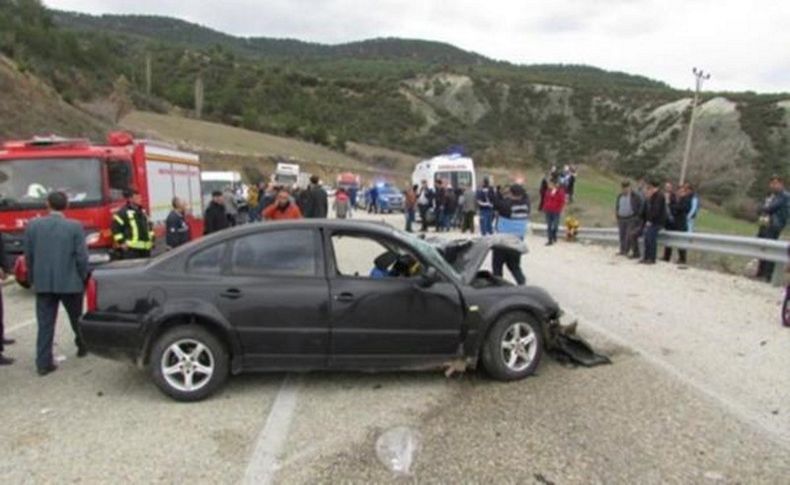 Manisa'da feci kaza: 1 ölü, 19 yaralı