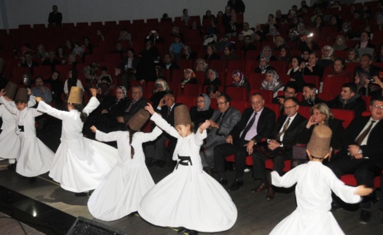 Manisa'nın genç semazenleri alkış aldı