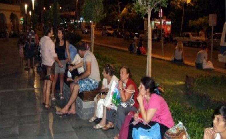 Marmarisliler geceyi sokakta geçirdi