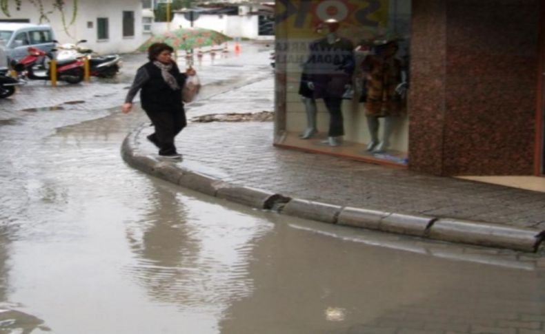 Marmaris'te sağanak ve dolu etkili oldu
