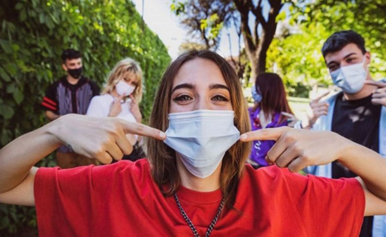 Maske reklam sektörü için açık hava mecrasına dönüşüyor