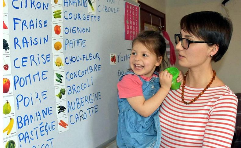 Maya 4 yaşında, 6 dil konuşuyor
