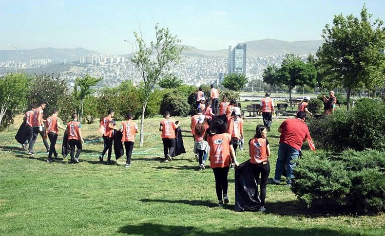 Meles Deltası'nda yarım saatte 13 poşet çöp toplandı